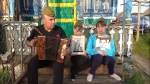 Спели дворами