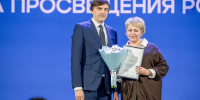 Липецкий советник директора по воспитанию получила ведомственную награду Минпросвещения России - Знамя Октября